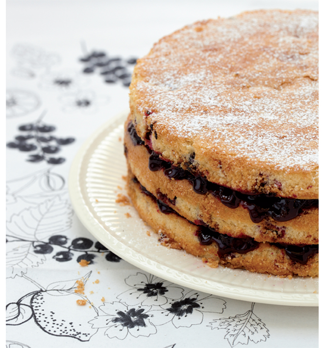 Clandestine Cake Club Cookbook 